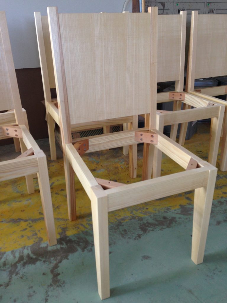 商業施設の椅子（ミッキー☆） ｜ 木製オーダーメイドチェア専門.com｜木製椅子・机のオーダーメイドをお探しなら